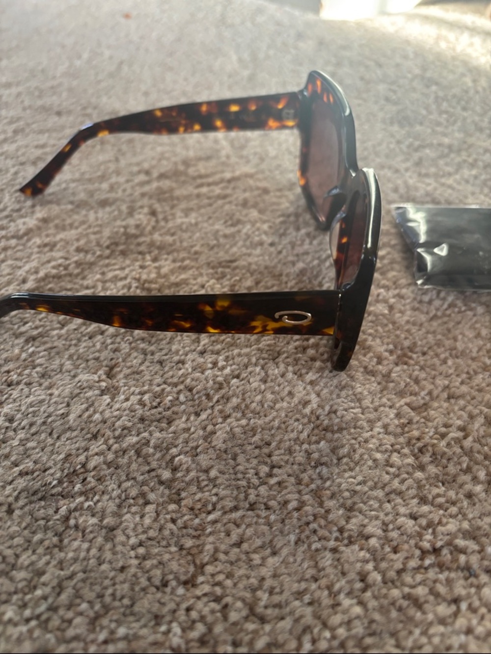 Oscar de la Renta Tortoiseshell Brown Sunglasses with Branded Case